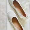 Bailarina de comunión en ante marfil para niña, elegante y cómoda – Flor de C