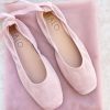 Bailarina de comunión en ante nude con cinta elástica, elegante y cómoda para niña – Flor de C